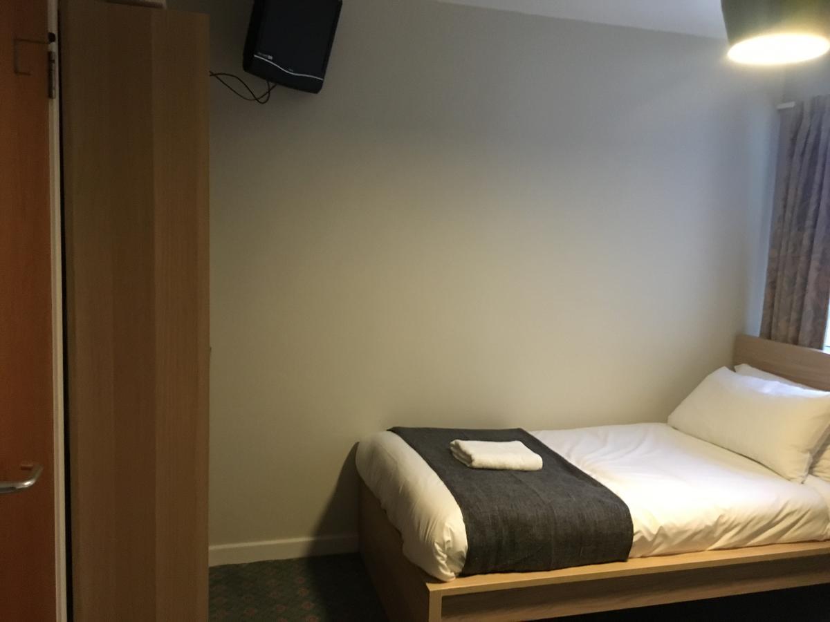 The Mawney Hotel Romford Bagian luar foto