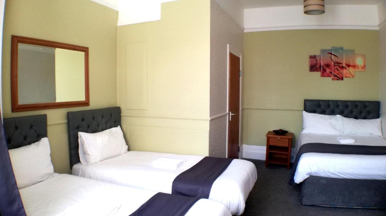 The Mawney Hotel Romford Bagian luar foto