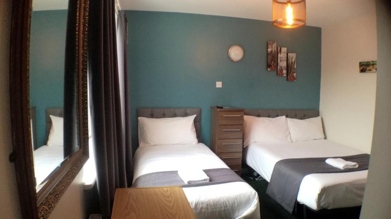 The Mawney Hotel Romford Bagian luar foto